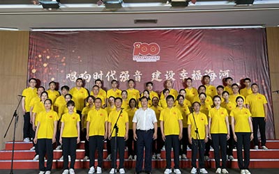 慷慨激昂唱红歌  凝心聚力忆党史